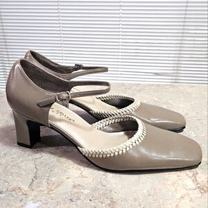 Beautifully Elegant Andrew Geller Magic heels with Braided Upper Size 10